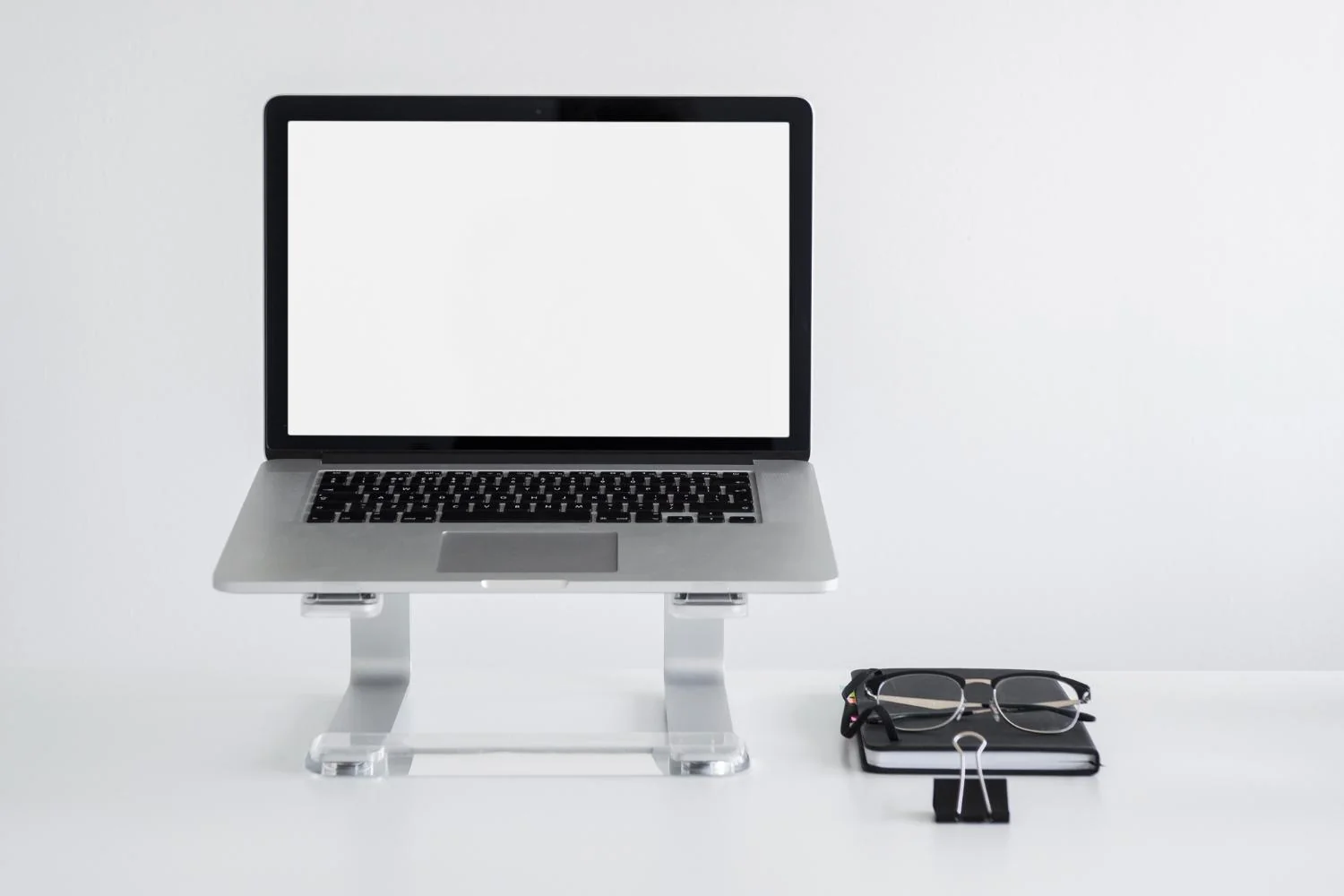[AUTO] Een laptopstandaard van Plexiglas