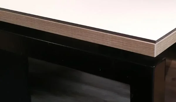 Witte Trespa plaat als tafelblad